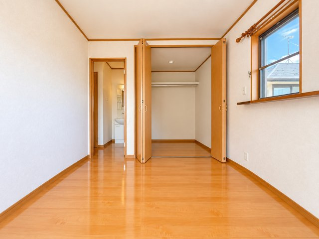 スタンダードな洋室です