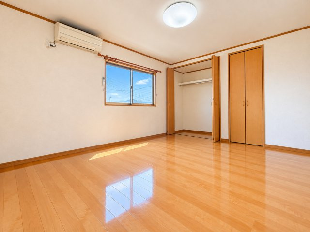 ゆったりした洋室です