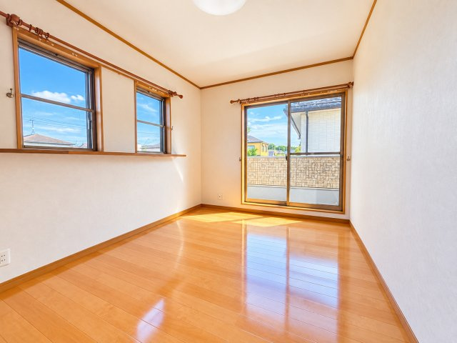 使い勝手のいい洋室です