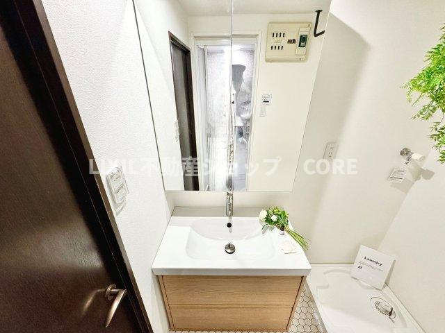 収納もあり、スッキリと見映えの良い空間に拵えました。時間に余裕とゆとりを持たせます。