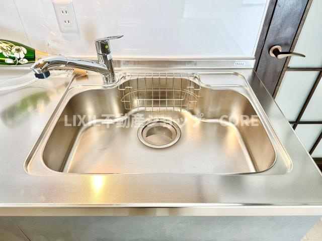 クリアな水が毎日使え、見た目にもスマートな浄水器一体型。人気の商品です。