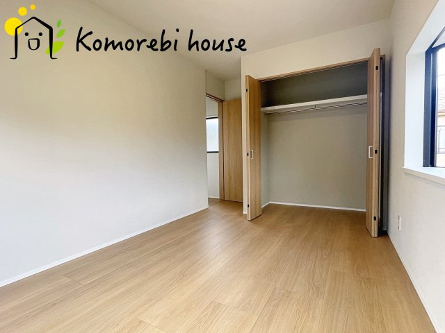 落ち着いて過ごせるお部屋なので、寝室にいかがでしょうか