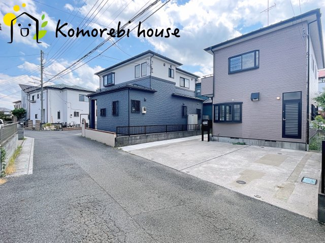 前面道路含む現地写真です