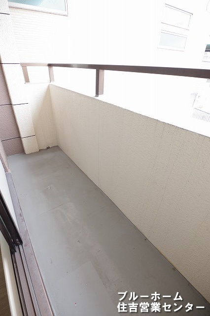 東向きで朝の日差しが明るいバルコニーです！