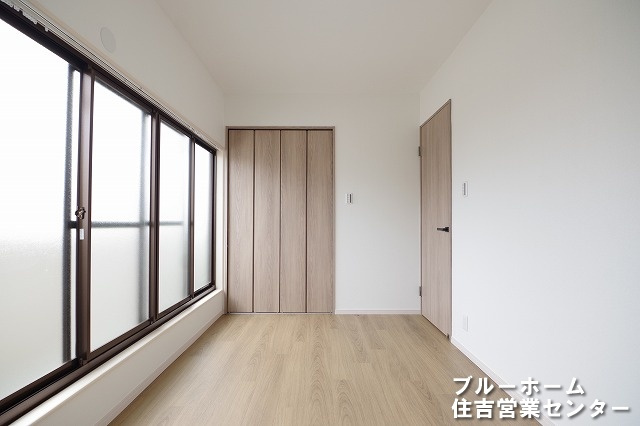 約6帖の洋室です！2面採光で明るいお部屋です！
