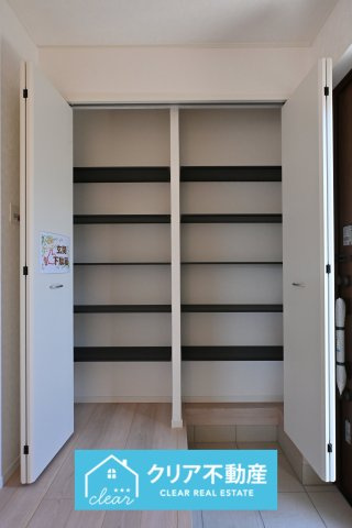 大型のシューズボックスがあるので、家族全員の靴をしっかり収納！玄関スッキリ！