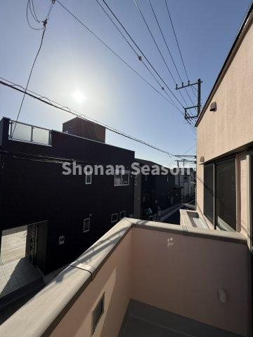 バルコニーから穏やかな環境が広がり、景観にも開放感がございます♪