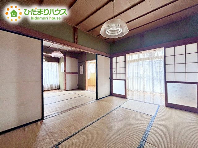 落ち着ける空間の和室。ゴロゴロする、お子様を寝かせる、客間として利用するなど、ライフスタイルに合わせて変化をもたらすことができます。