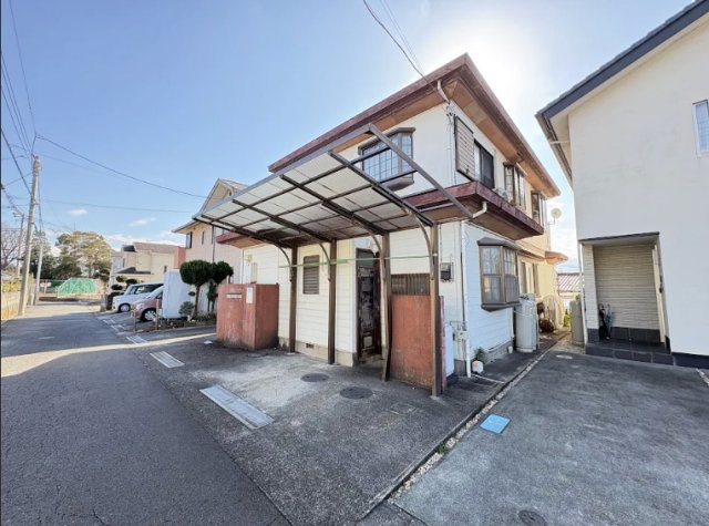 前面道路もゆとりがあり、駐車や出入りもしやすいです。