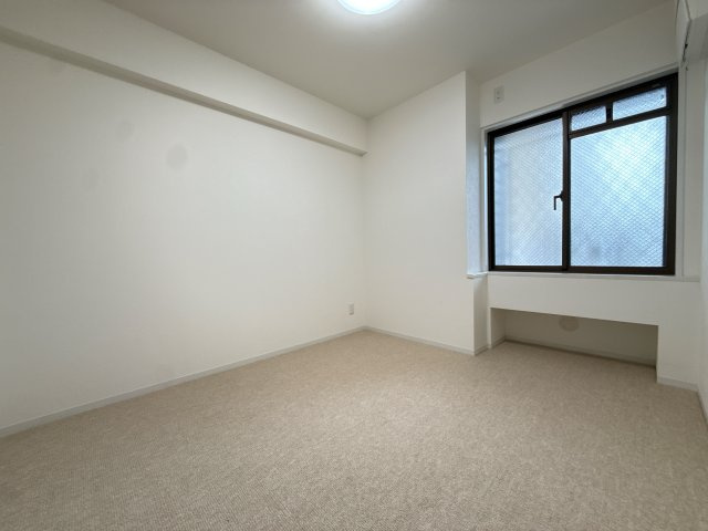 明るい洋室です