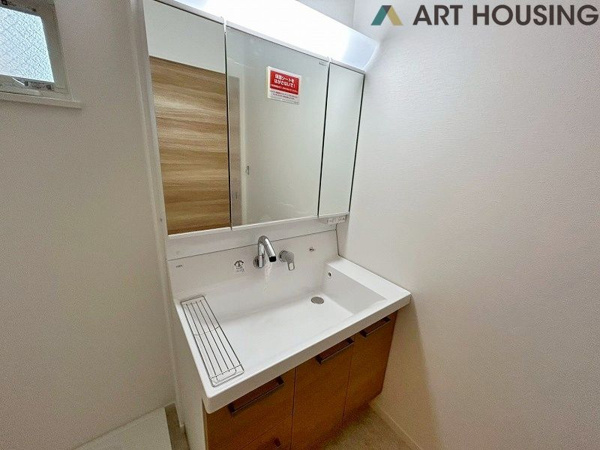 【相模原市中央区小山2丁目新築戸建て　A号棟の独立洗面台】