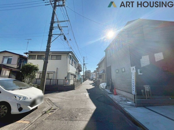 【相模原市中央区小山2丁目新築戸建て　A号棟の前面道路含む現地写真】