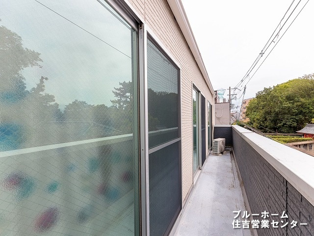 ■南向きで陽当たり良好　■2階と3階に同サイズのバルコニーがあります