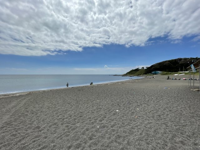 長浜海水浴場まで約1150メートル。波が比較的穏やかで、お子様連れにも人気の海水浴場です。
