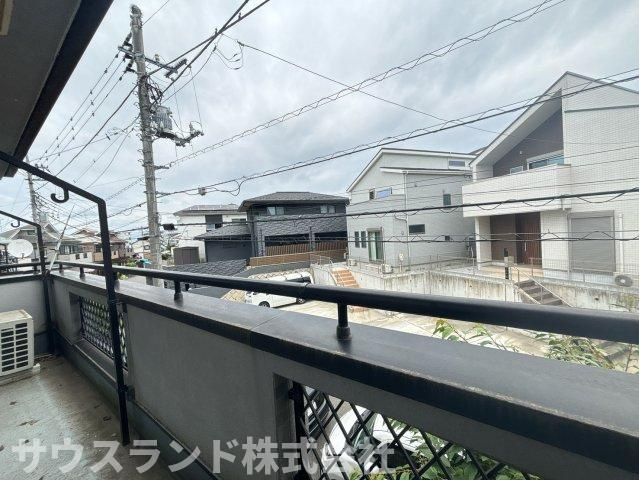 整然とした街並みが広がる旧区画整理地内に位置する住まい。住環境を重視したい方にも嬉しい落ち着きあるエリアです。