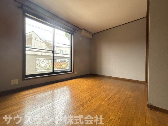全居室南東向き。大きな窓からたっぷりの気持ち良い朝日を受けて、目覚めの良い健康的な朝を迎えられそうですね。