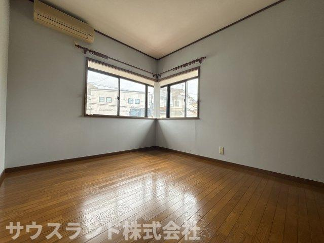 上品で落ち着いた雰囲気の洋室は上質な時間を期待させます。