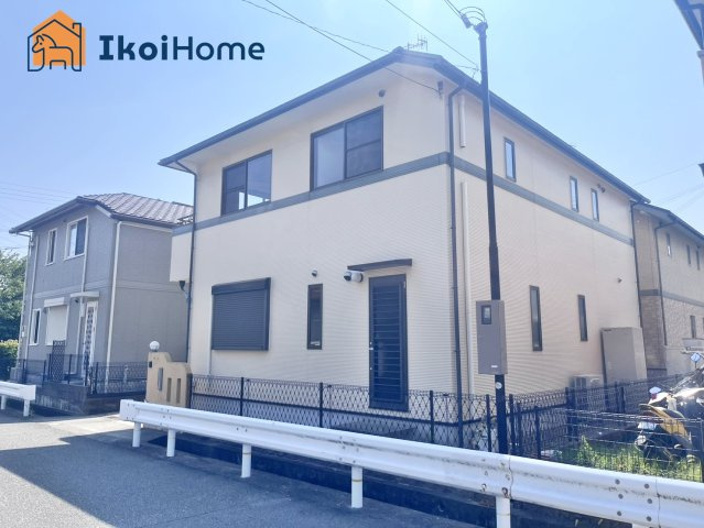 前面道路は幅員約6.8ｍとゆったりしており交通量も少なめなので、お車の出し入れも楽々安心です！