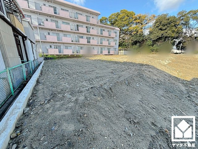 室内洗濯機置場がございますので、天候に左右されず洗濯していただけます。