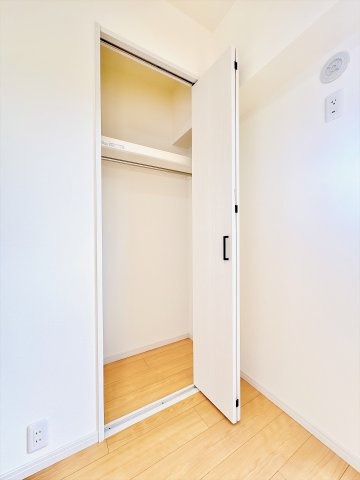 北西側7.5帖洋室の収納