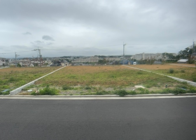 家を建てる前提で土地を探している場合、地盤の丈夫さは譲れない条件の一つです。地盤が脆弱だと追加工事が必要となります。また、過去に地盤沈下や液状化現象を起こした土地は、できるだけ避けた方がいいでしょう。