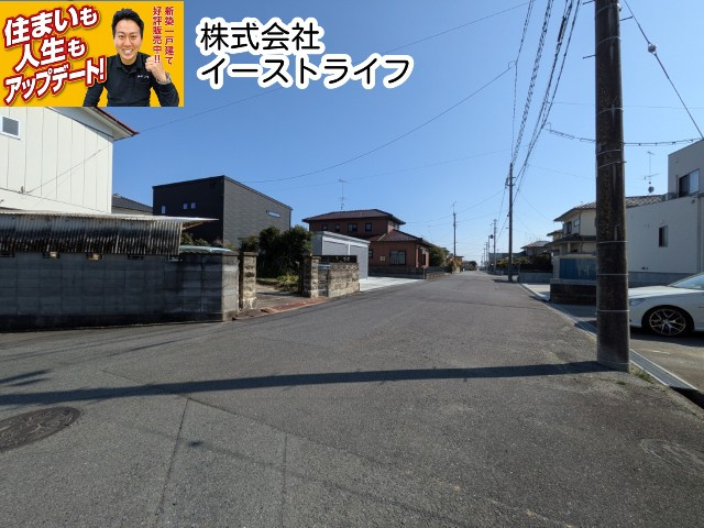 前面道路も広いので車の出し入れもスムーズに行えます！