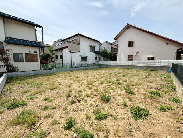 建築条件なし・お好きなハウスメーカーで建築可能です。前面道路6ｍで駐車もラクラク。