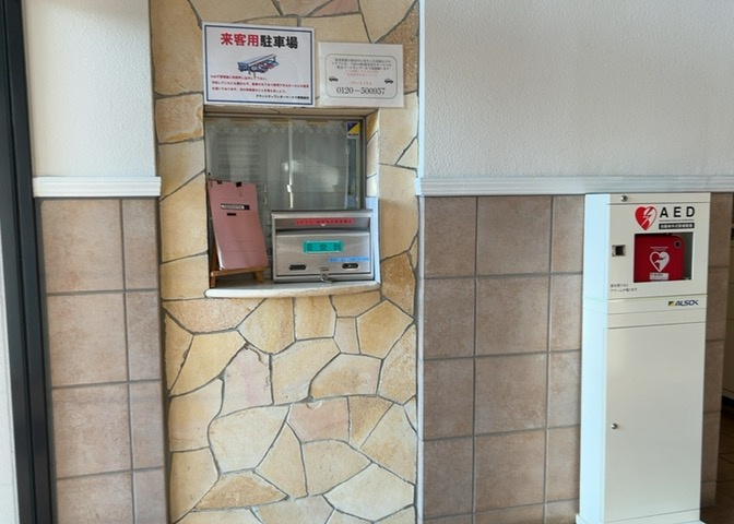 受付はマンションコンシェルジュがいる場合もあれば、管理人が滞在する小部屋を総称して呼ぶことがあります。主にエントランスに設置されていることから、防犯面でも期待ができます。防犯設備がない場合はより安心！