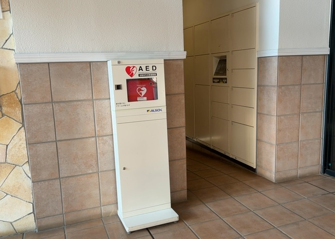 ロビーというと、エントランスと何がちがうの？と思いますよね。実はロビーとエントランスには明確な決まりはありません。物件によっては、エントランスを入って広がるある程度の広さのある空間がロビーとなります。