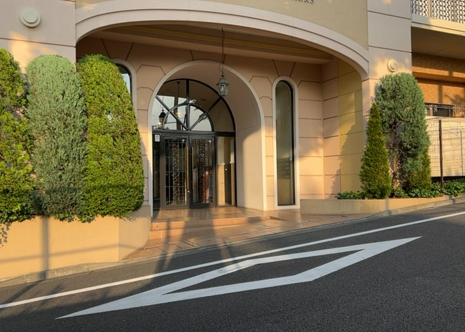 隣家の土地はどうなっているのか、生活利便施設が近くにあるのか、学校まで近いかなど、お客様のライフスタイルにあわせたイメージが重要です。また、近くにあると困る施設が近くにないかも確認するといいでしょう。