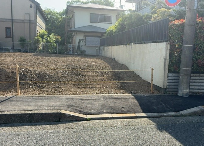 家を建てる前提で土地を探している場合、地盤の丈夫さは譲れない条件の一つです。地盤が脆弱だと追加工事が必要となります。また、過去に地盤沈下や液状化現象を起こした土地は、できるだけ避けた方がいいでしょう。