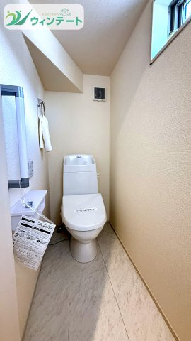 シンプルなデザインで圧迫感のないトイレ。換気もしやすく、いつでも快適な空間をキープできます。