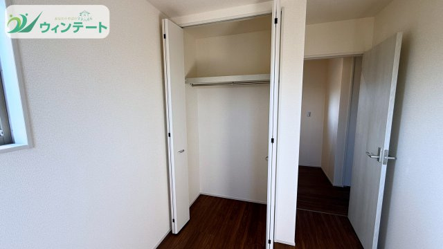 各部屋にクローゼットを設け、家族それぞれの荷物を整理整頓。快適で使いやすい住空間です。