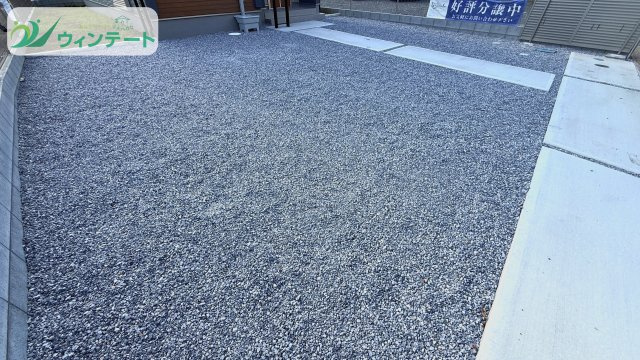 並列3台駐車可能なゆとりのあるカースペース。通勤やお出かけも快適にスタートできます。