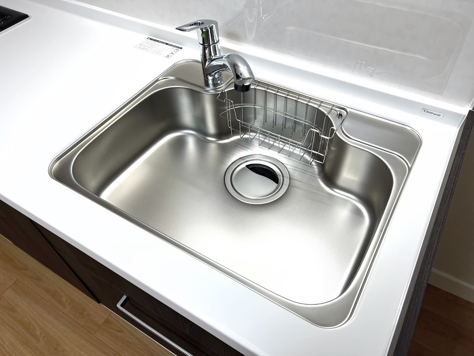 ◆浄水器一体型なのでシンクまわりがスッキリ！ハンドシャワー付きで便利。
