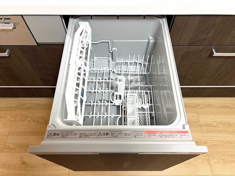 ◆食後の食器洗いは食洗機にお任せ！ご家族と団らんの時間を。家事の時短に効果大の食洗器付き。高温洗浄、節水効果もございます。