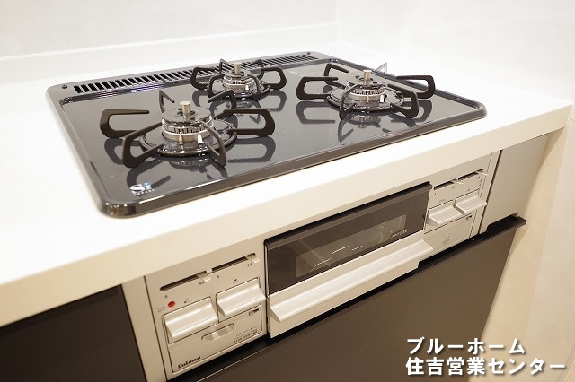 お料理が楽しくなる3口コンロ・グリル付き！