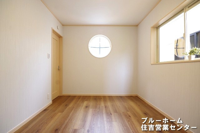 約6帖の洋室です！2面採光で明るいお部屋です！