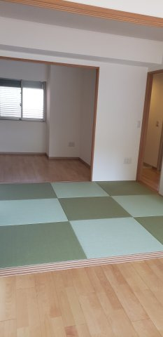 和室とリビングは続き間で広々使えます。
