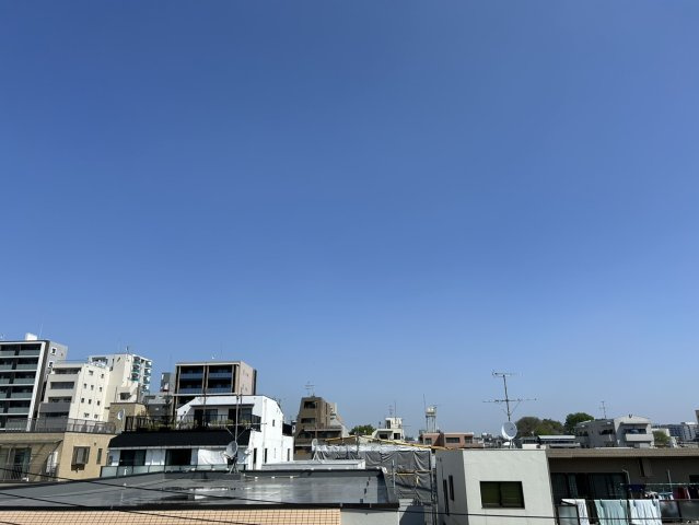 大きな空が広がるルーフバルコニーで貴重なご家族の時間を過ごせます