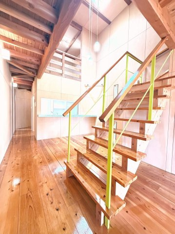 明るく開放的なＬＤＫの吹抜け