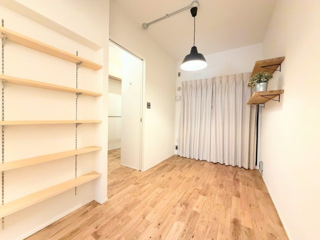 ◆気持ちの良い風が室内へ入り込む居室。家具を配置しても広々ご利用いただけます！！