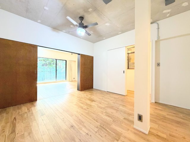 ◆室内はいつも明るい印象なので気持ちの良い朝を迎えられます。各部屋にはクローゼットを完備しており、収納が多いお家はすっきりして快適空間です。