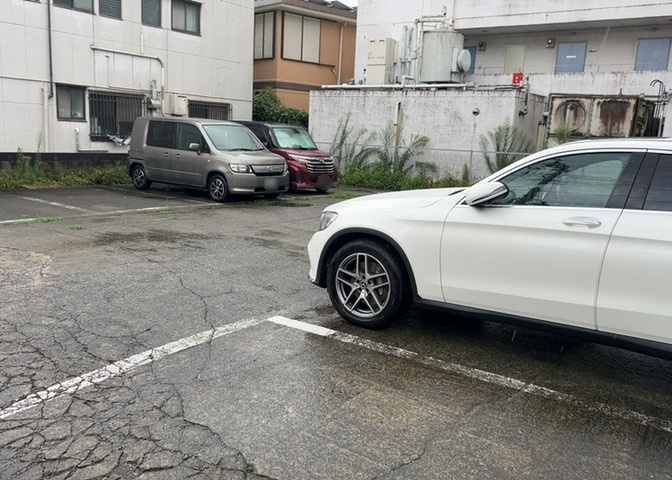 物件によっては、入居者が個人的に使用できる専用庭がついているものもあります。また、住宅の中にある土間の部分を庭と呼ぶこともあります。庭の用途は住む人によって変わり、それによってデザインもさまざまです。