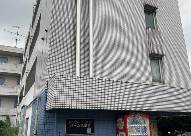 眺望の良さを楽しめるダイニングキッチンで家族団らんの時間を過ごしてはいかがでしょうか。バルコニーから見える景色を家族で眺める時間は、時間が経つのを忘れてしまいそうですね。是非、現地を見に行きましょう！