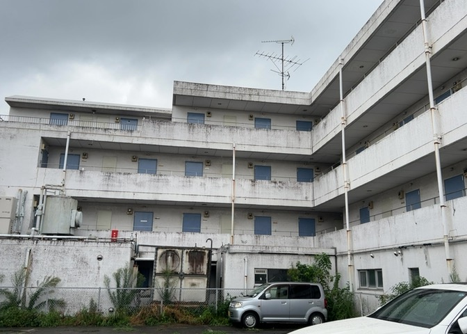 ＲＣ造、Reinforced　Concreteは直訳すると補強されたコンクリートです。主に柱や梁・床・壁が鉄筋とコンクリートで構成おり、鉄筋を組んだ型枠にコンクリートを流し込んで固めたものを指します。