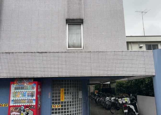 外観はマンション管理がされているかの目安になります。築年数が古いと、壁面は劣化してひび割れが生じることも！建物が古びていても細かいところが修繕されていると、きちんと管理されているなぁと感じるでしょう。