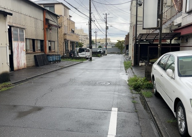 眺望の良さを楽しめるダイニングキッチンで家族団らんの時間を過ごしてはいかがでしょうか。バルコニーから見える景色を家族で眺める時間は、時間が経つのを忘れてしまいそうですね。是非、現地を見に行きましょう！
