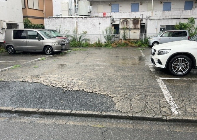 マンションの駐輪場は、事前に空きがあるか確認を取ると安心です。せっかく入居したのに駐輪スペースがない！なんてことになったら大変ですよね。そこで、内見時や購入前にはまず事前に確認しておくと良いでしょう。