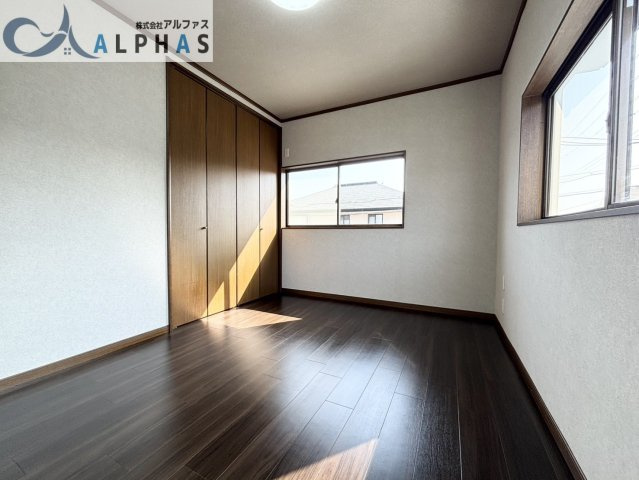 ■洋室にはたっぷりの採光が入り、お部屋の雰囲気を明るくしてくれます♪